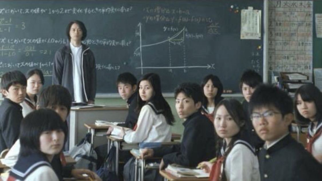 先有人察觉，视线开始扩散