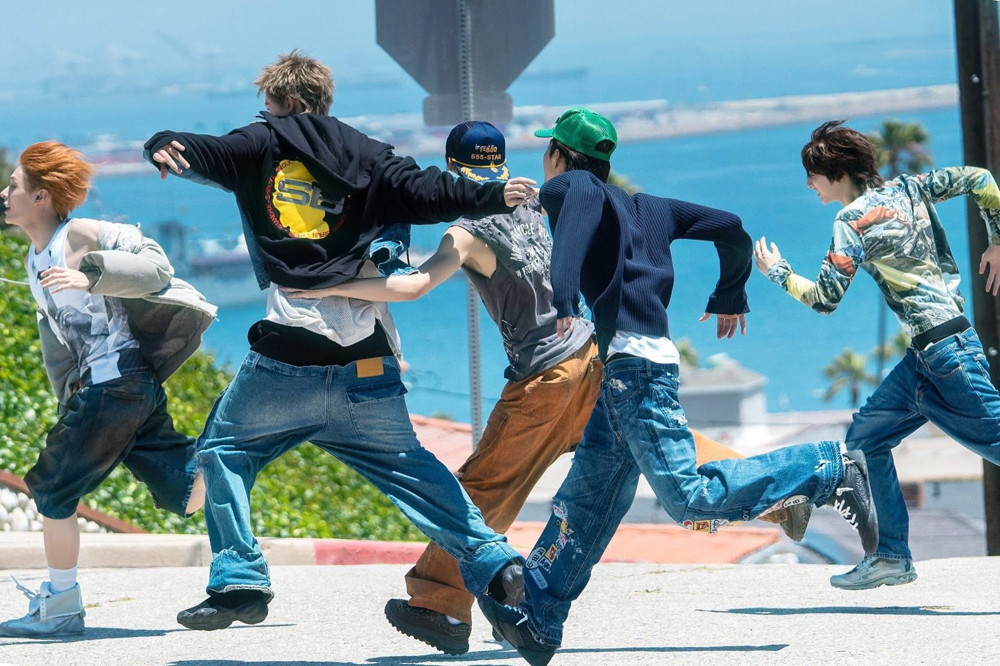 奔跑群像的轮廓区分